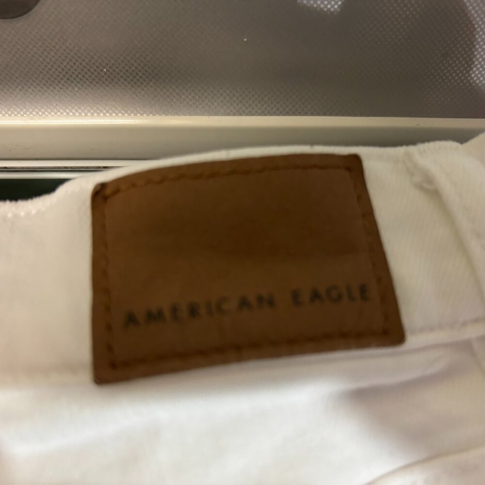 American Eagle AE Stretch Low-Rise Ex-Boyfriend Denim Short - Size 2 - White - Picture 9 of 13